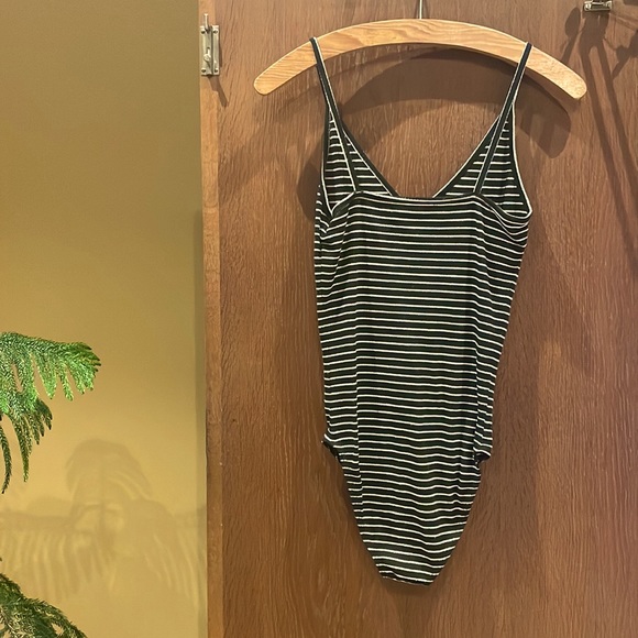 Striped Bodysuit ✨ - Picture 4 of 4